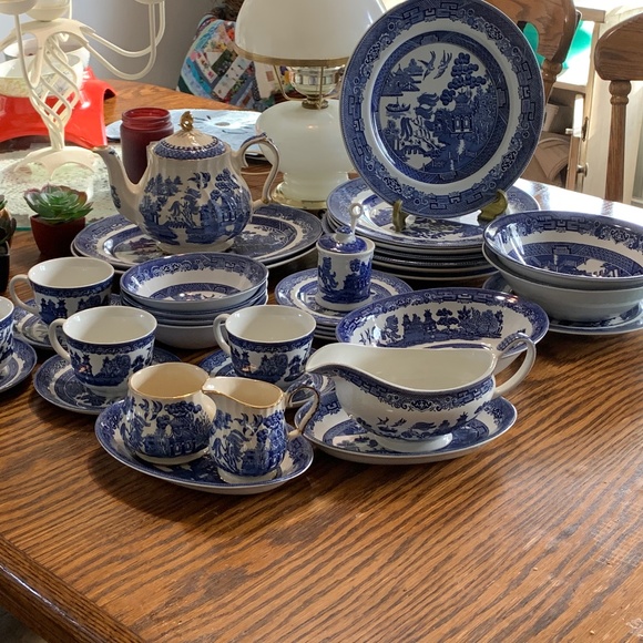Blue Willow Porcelain China - Picture 1 of 2